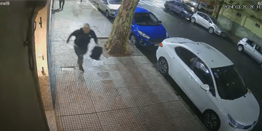 Así escapaba el asesino del peluquero de Recoleta tras cometer el&nbsp;crimen