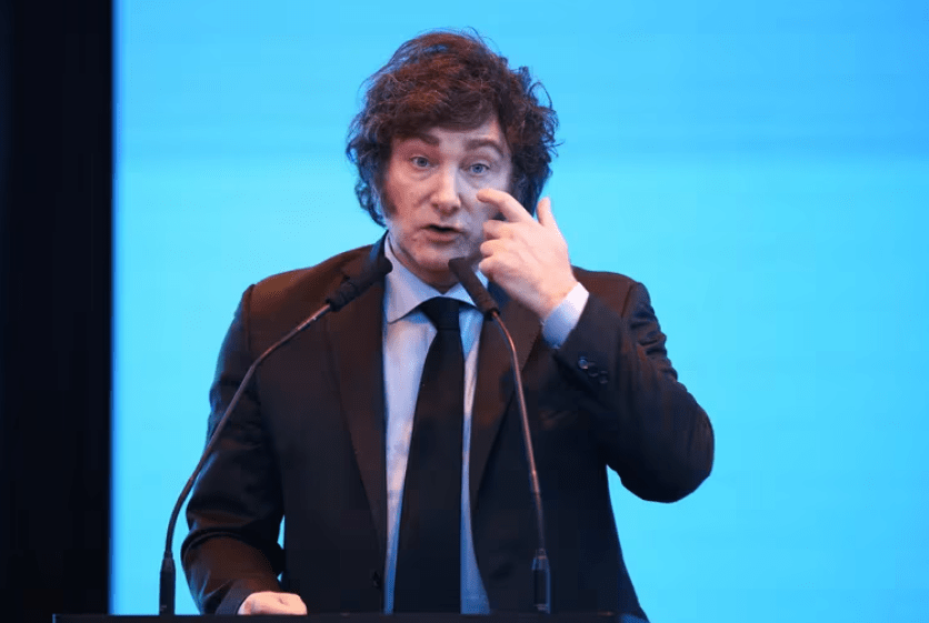 Milei confirmó el freno a la emisión de pesos y sugirió que la gente «saque sus dólares del&nbsp;colchón»