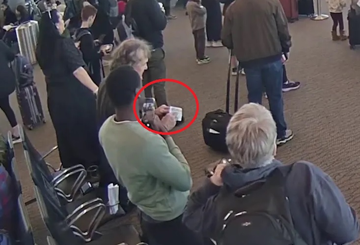 EE.UU.: Colarse en el avión sale&nbsp;mal