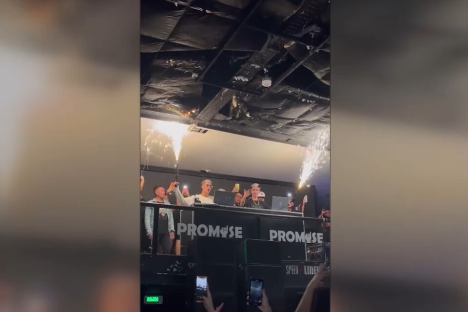 Burzaco: Dos DJ prendieron bengalas en un boliche y prendieron fuego parte del&nbsp;techo