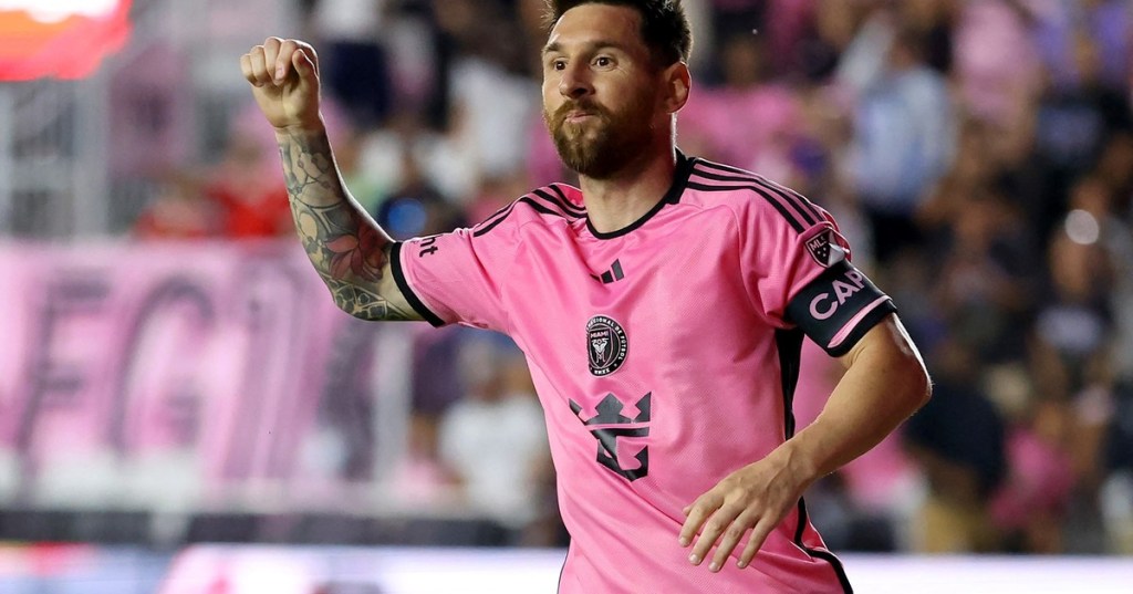 Messi se acerca a Cristiano Ronaldo en la lucha por ser el máximo artillero de la&nbsp;historia