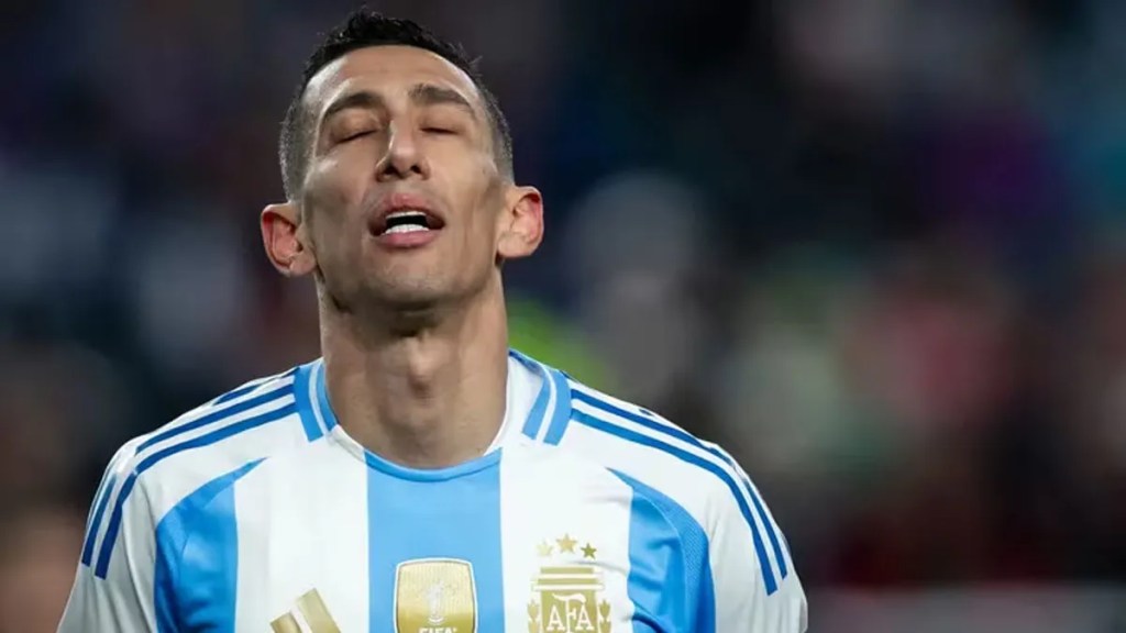 Vandalizaron un mural de Di María en Rosario y dejaron otro mensaje amenazante: «¿Todavía vas a&nbsp;volver?»