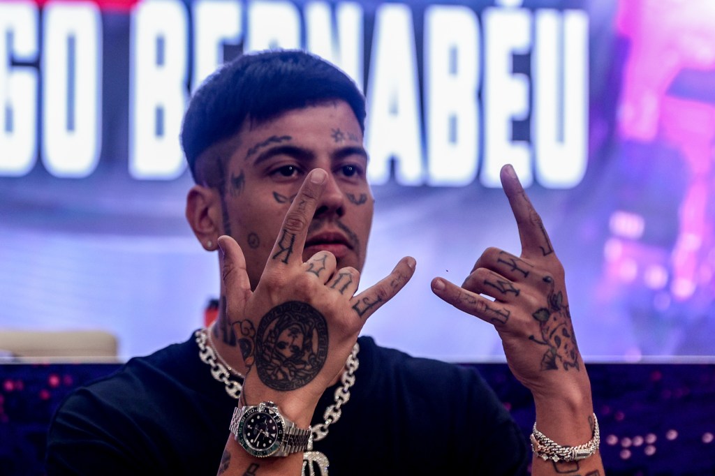 Duki lleva al Bernabéu al éxtasis en una épica celebración de la cantera musical&nbsp;argentina