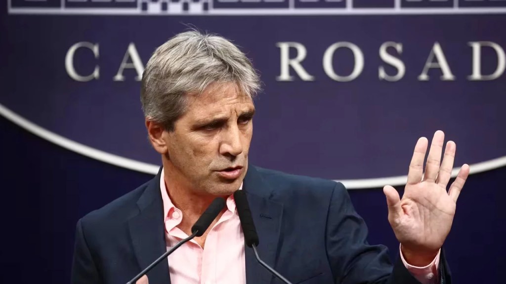 Luis Caputo: «La inflación de mayo fue menor al 5% y si se aprueba la Ley Bases, voy a bajar el impuesto&nbsp;PAIS»