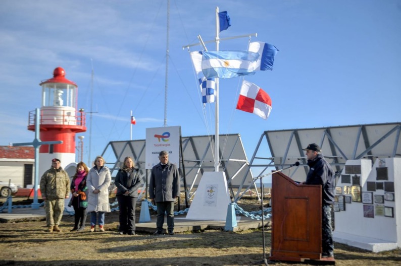 Desmontan paneles solares instalados por error en territorio chileno tras protesta de&nbsp;Boric