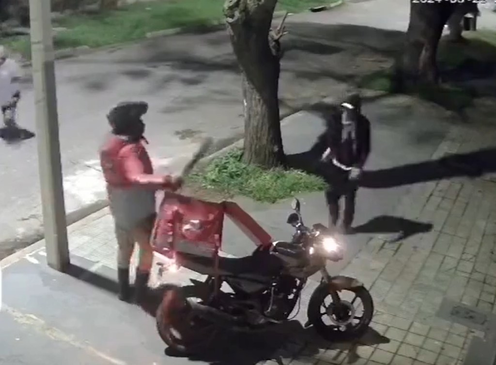 Uruguay: Repartidor corrió a machetazos a dos presuntos&nbsp;ladrones