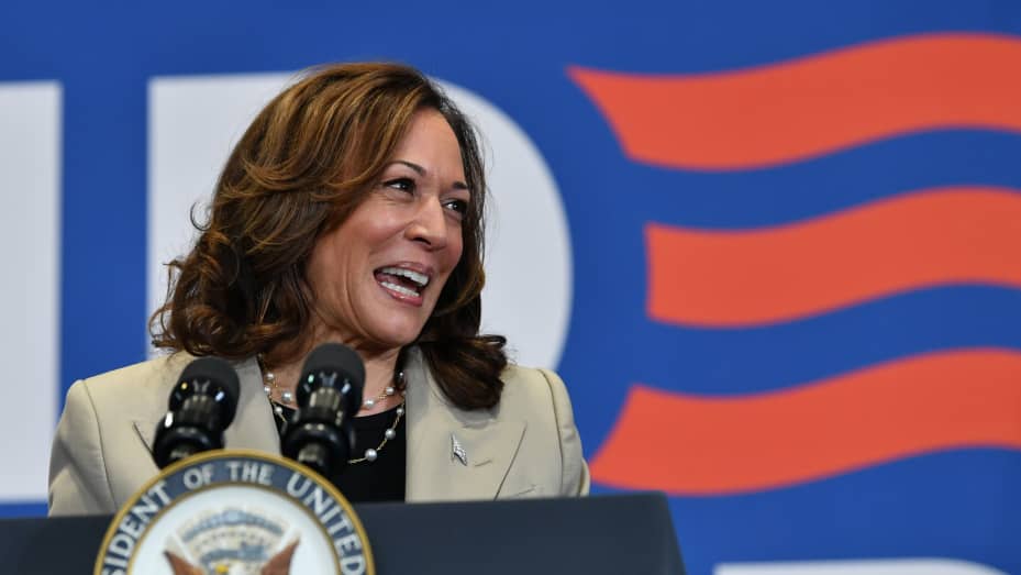 Kamala Harris consolida su candidatura presidencial y negocia su compañero de&nbsp;fórmula