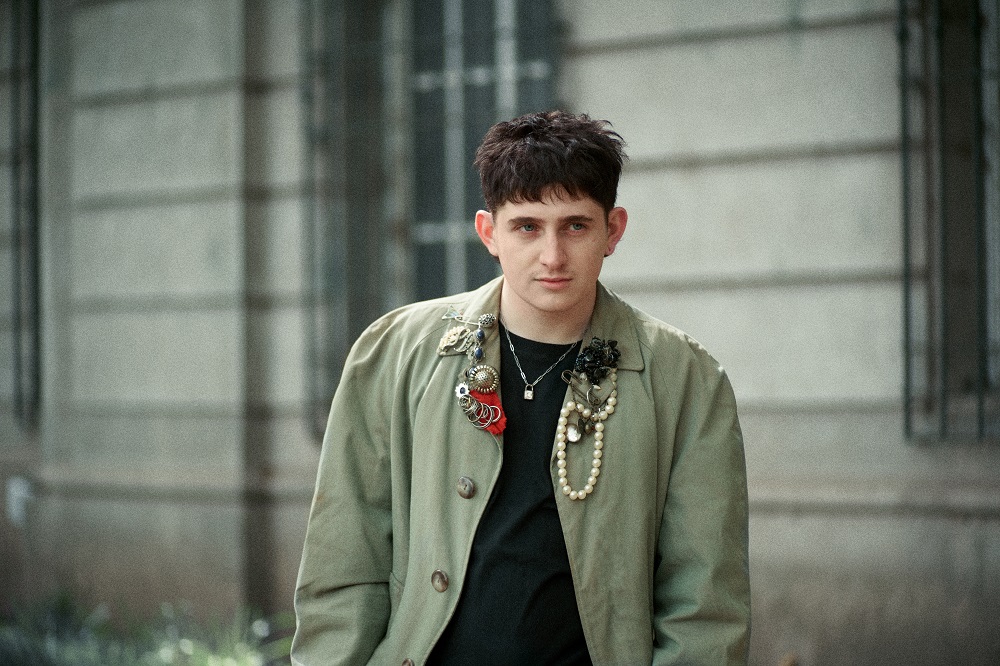 Dillom en Noches Capitales, presentando su aclamada segunda obra «Por&nbsp;Cesárea»