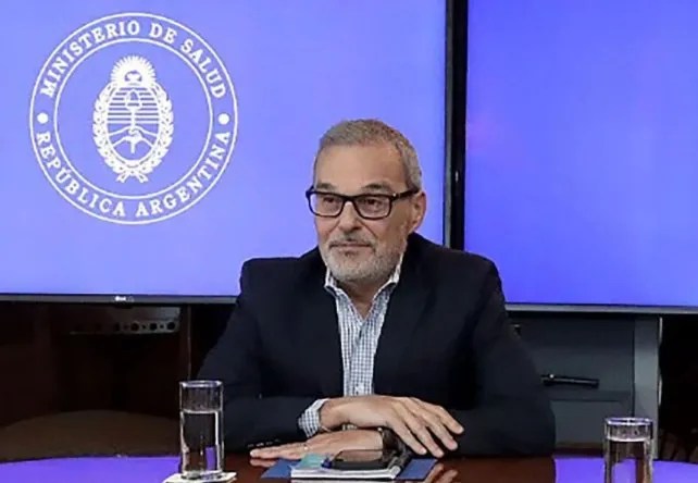 El Ministerio de Salud evalúa cobrar la atención a extranjeros en hospitales&nbsp;públicos