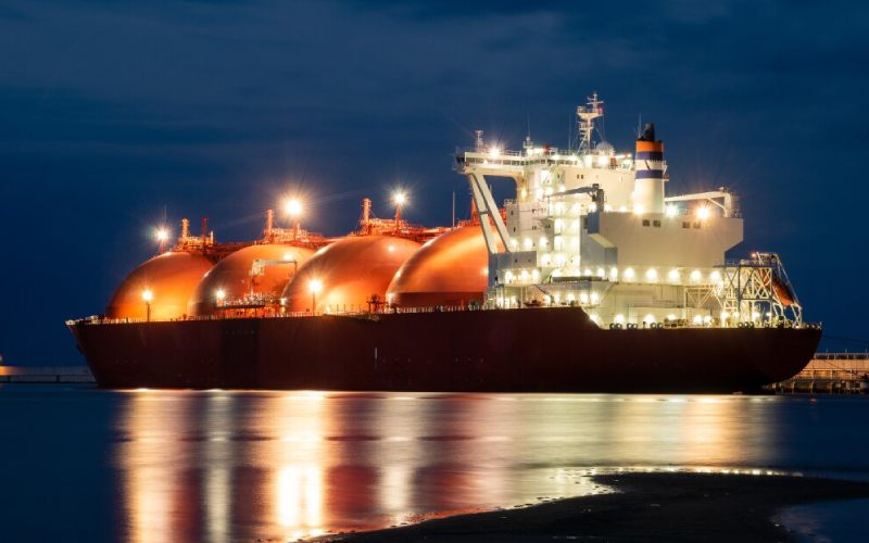 PAE instalará buque de licuefacción en Río Negro para exportar GNL desde&nbsp;2027