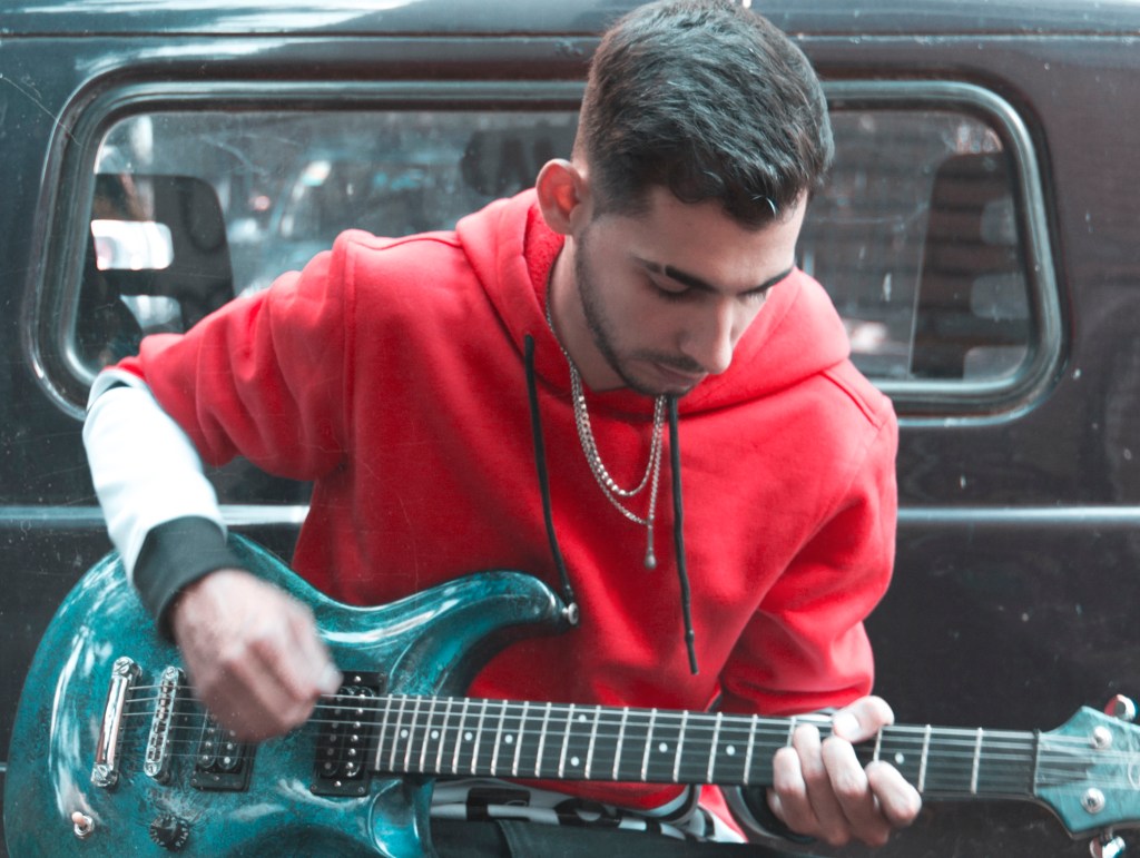 El músico argentino conocido como el mejor tributo a Cerati de Latinoamérica se presentará gratis en Buenos&nbsp;Aires