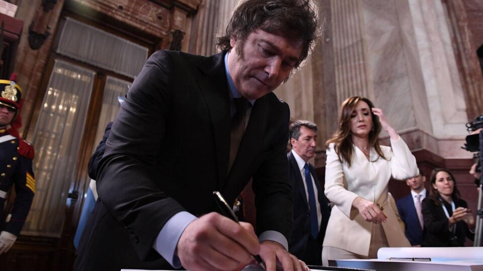 El Gobierno de Javier Milei avanza con la privatización de 59 empresas&nbsp;públicas