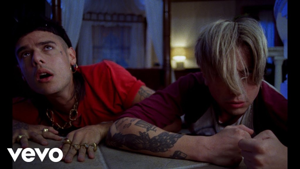 Ca7riel y Paco Amoroso inmortalizan su éxito en «Baño María (En&nbsp;Vivo)»