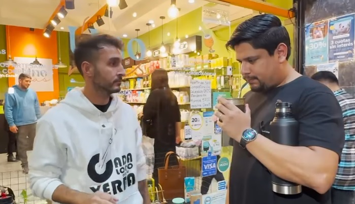 Experimento Social: Solo un argentino acepta un mate de un&nbsp;extraño