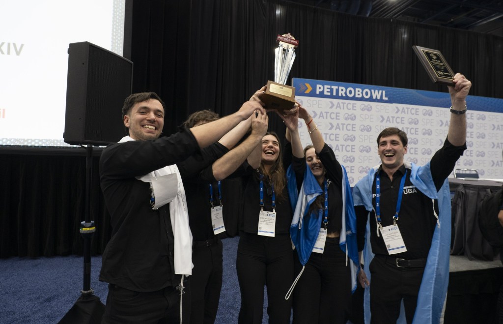 El equipo de estudiantes UBA-YPF ganó el mundial de ingeniería en petróleo «PetroBowl&nbsp;2025»