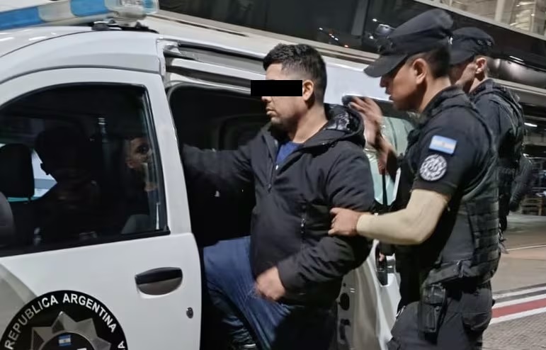 DEPORTADO: lo echaron de Italia y quiso entrar al país con documentos&nbsp;falsos