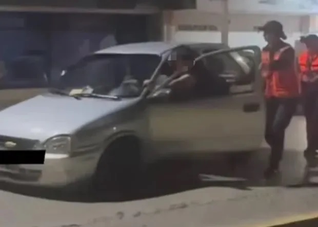 Caleta Olivia: se escapó de un control policial empujando su&nbsp;auto