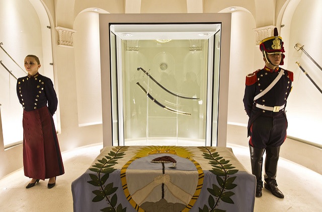Últimos días para ver el sable corvo de San Martín en el Museo Histórico Nacional