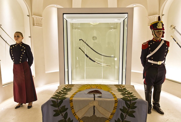 El Gobierno nacional oficializó el traslado del Sable Corvo de San Martín