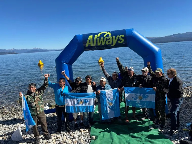 36 nadadores cruzaron el Nahuel Huapi por los héroes de&nbsp;Malvinas