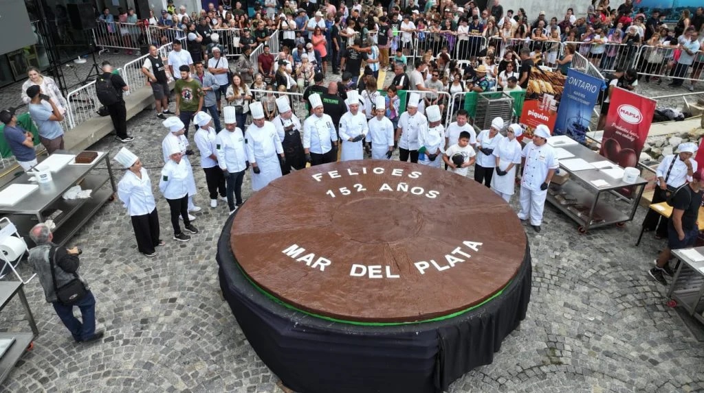 Mar del Plata: un alfajor de 720 kilos para celebrar su aniversario